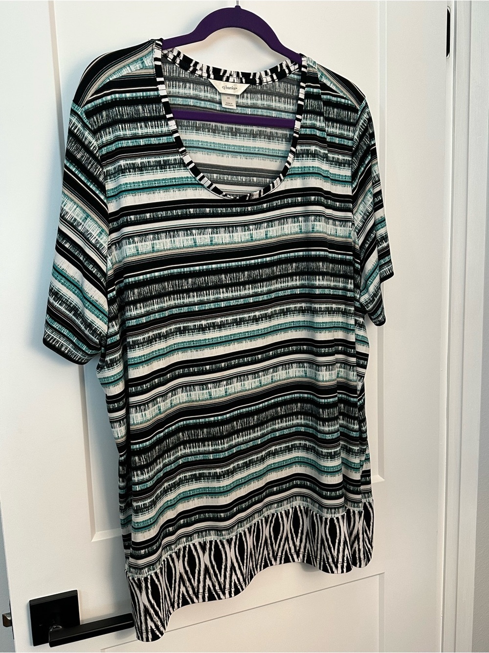Ladies CJBanks short sleeved multicolor top, size 3X